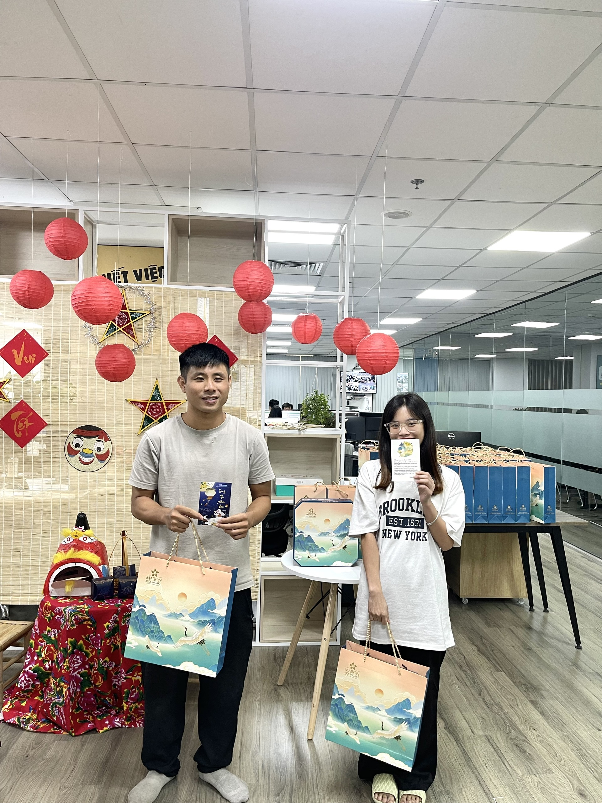 Cùng HSC trao quà đoàn viên - đón Trung thu đầm ấm